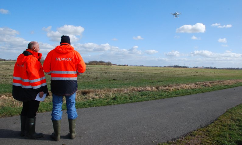 This drone flight was used to create a digital terrain model of this area in the Rheiderland. Afterwards, the terrain model was used to develop rewetting measures. Photo: S. Haack/NLWKN